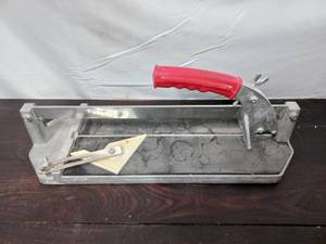 lot 31 image: Tile Cutter
