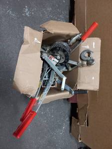 lot 47 image: Winches