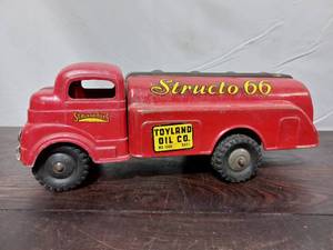 lot 9 image: Vintage Structo Oil Truck