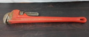 lot 41 image: 24 Pipe Wrench