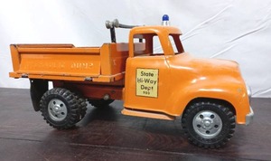 lot 4 image: Vintage Tonka Dump Truck