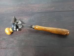 lot 73 image: Cabinet Scraper