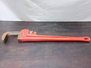 lot 113 image: Large Pipe Wrench