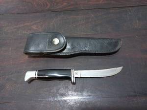 lot 146 image: Buck Knife