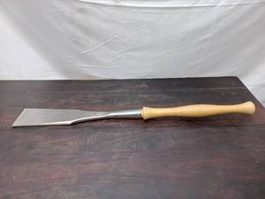 lot 147 image: Slick Chisel