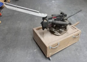 lot 334 image: Old Pigeon Clay Thrower