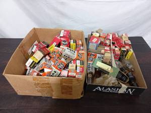 lot 18 image: Large Collection of RadioElectron Tubes