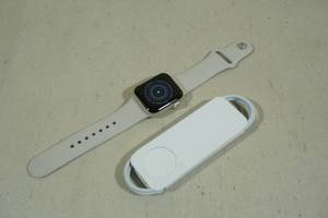 lot 34 image: Apple Watch SE 40mm Smart Watch with GPS White Band