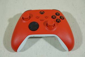 lot 43 image: Microsoft XBOX Wireless Controller -Red