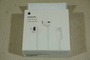lot 48 image: Apple EarPods with Lightning Connector