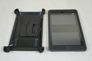 lot 87 image: Otterbox Case for 8 iPad