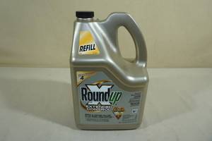 lot 98 image: Roundup X Extended Control Weed & Grass Killer 1.25 Gal Refill