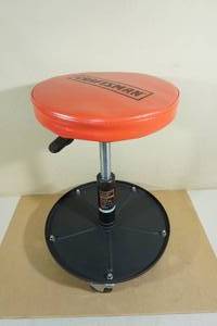 lot 104 image: Craftsman Swivel Adjustable Shop Stool