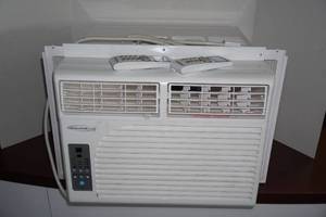 lot 117 image: SoleUs Air Condtioner 8000BTU 115V Model WM1-08E-02