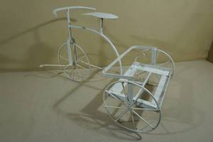 lot 149 image: Metal Bicycle Plant Holder