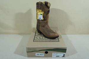 lot 151 image: Smoky Mountain Boots -Youth Size 5, Brown