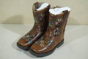 lot 154 image: Smoky Mountain Boots -Little Kids Size 8, BrownFloral