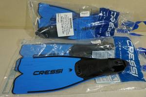 lot 190 image: 2 Sets Cressi Rondinella Snorkeling Fins -Sizes 7-8 & 4-5