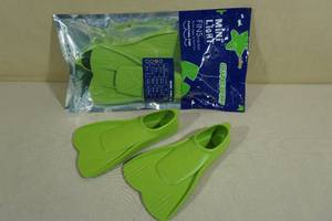lot 192 image: 2 Mini Light Fins -Sizes 6-7.5 & 8-11