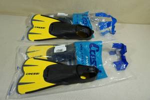 lot 193 image: 2 Sets Cressi Agua Travel Size Fins -Sizes 5.5-6.5 & 10-11