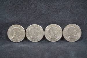 lot 223 image: 4 1979 US Susan B Anthony Dollar Coins