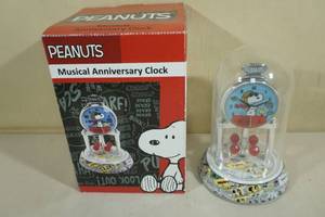 lot 236 image: Peanuts Musical Anniversary Clock