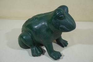lot 28 image: Green Frog Yard Ornament