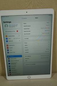 lot 20 image: Apple iPad Pro 10.5 64 GB Rose Gold