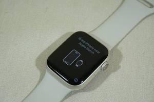 lot 22 image: Apple Watch Series 7 45mm GPS Smart Watch