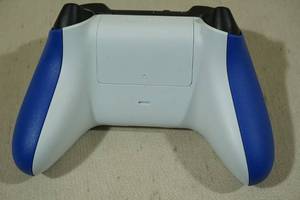 lot 24 image: Microsoft XBOX One Wireless Controller Blue