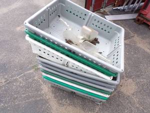 10 Plastic totes
