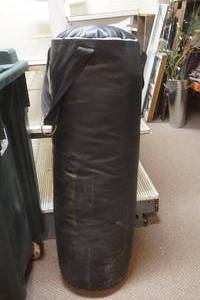 lot 3 image: punching bag