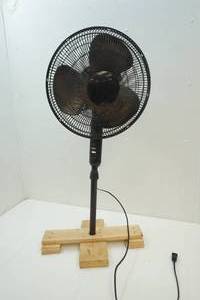 lot 14 image: floor fan