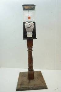 lot 19 image: candy machine