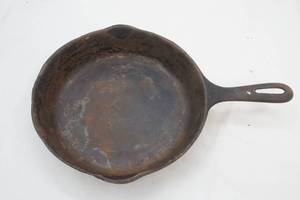 lot 50 image: cast iron pan