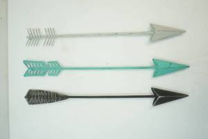 lot 73 image: Arrow decor