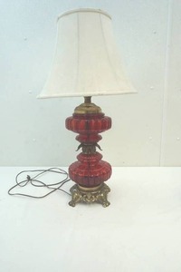 lot 114 image: table lamp