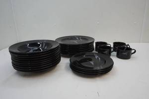 lot 170 image: Mikasa tableware