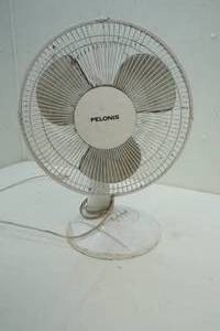 lot 195 image: oscillating fan