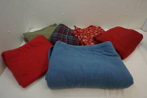 lot 208 image: blankets