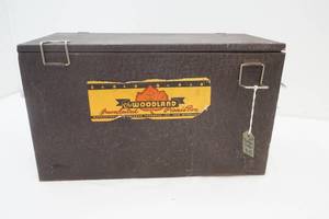 lot 217 image: vintage picnic box