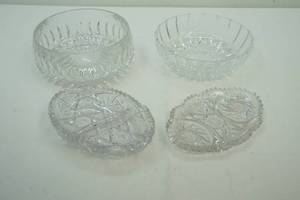 lot 308 image: vintage clear glass serving bowls