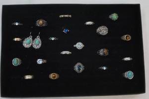 lot 317 image: jewelry