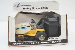 lot 326 image: coin bank