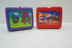 lot 328 image: vintage lunch boxes