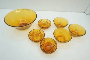 lot 332 image: Vintage Amber Glassware