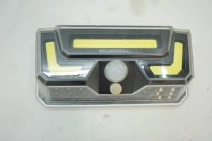 lot 343 image: Bell Howell outdoor light
