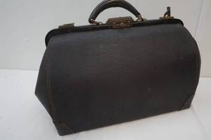 lot 347 image: Vintage bag