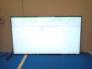 lot 3 image: Samsung UE55A 55 TV  55 screen with 1920 x 1080 HD Resolution  Includes Remote and power cable  bottom edge has slight peeling of plastic piece 