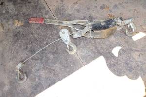 lot 8 image: Ratcheting Cable Come Along with Extra Block